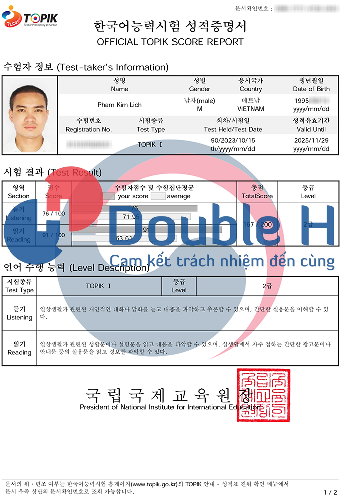 Phạm Kim Lịch - học sinh Double H nhận kết quả thi Topik I level 2